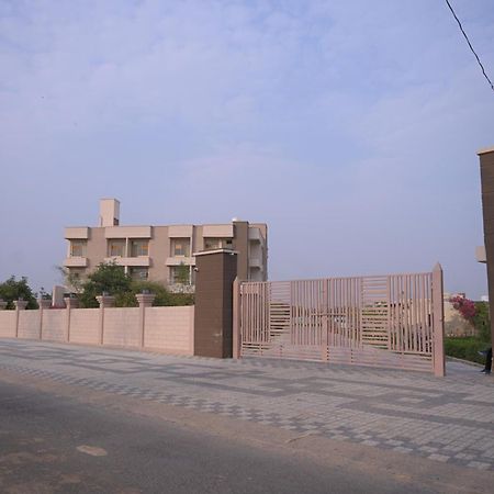 The Govindam Resort Vrindāvan Buitenkant foto
