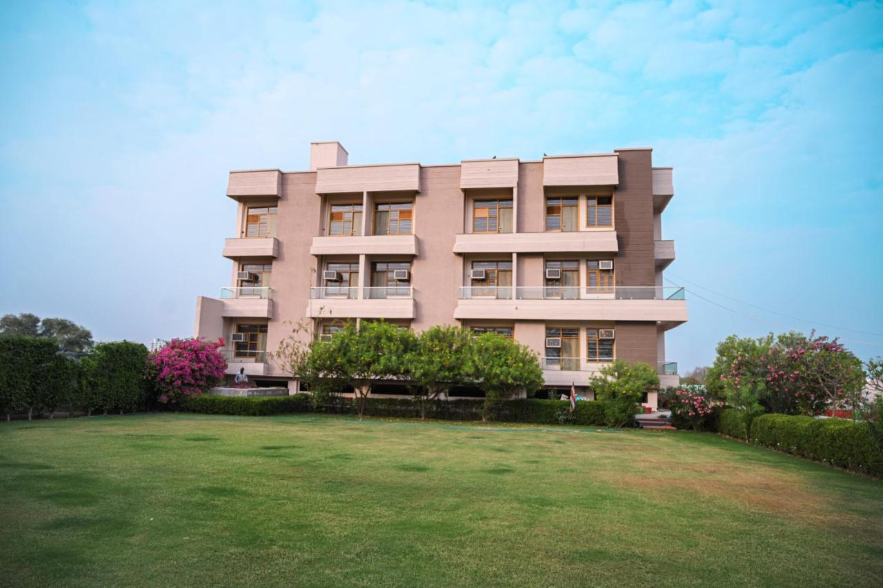 The Govindam Resort Vrindāvan Buitenkant foto